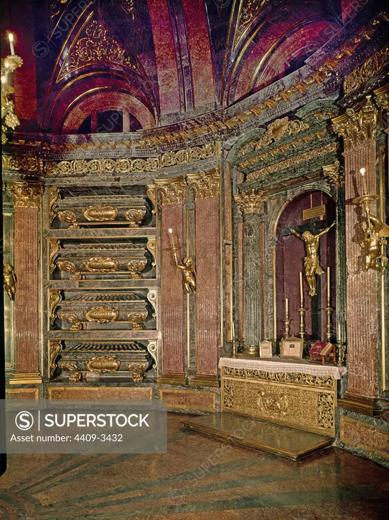 Royal Pantheon (Kings crypt). Eight-sided baroque mausoleum made of marble. Started in 1617. Monastery San Lorenzo el Escorial. Author: GOMEZ DE MORA JUAN. Location: MONASTERIO-INTERIOR. SAN LORENZO DEL ESCORIAL. MADRID. SPAIN.