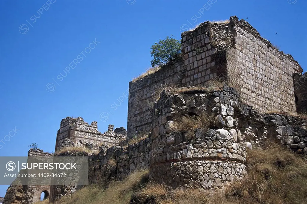 Escalona. Castle of Muslim origin rebuilt in the fifteenth century by King John II of Castile (1406-1454). Toledo province. Castile-La Mancha. Spain.