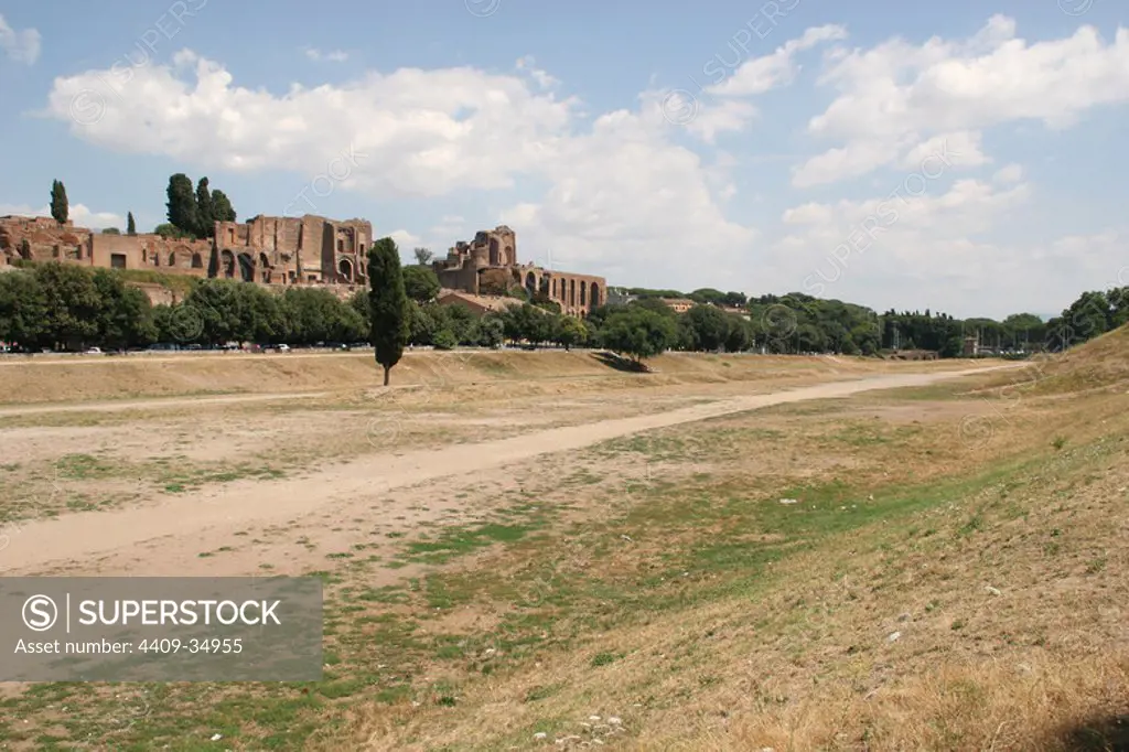 Italy. Rome. Circus Maximus. Built in the 4th century B.C. Behind, the Palatine hill with the Palace of the Emperors.
