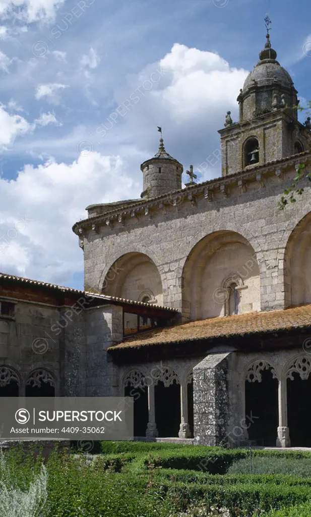 Collegiate Church of Saint Mary. Cloister. Late Gothic. 15th century. Detail. Xunqueira of Ambia. Galicia. Spain.