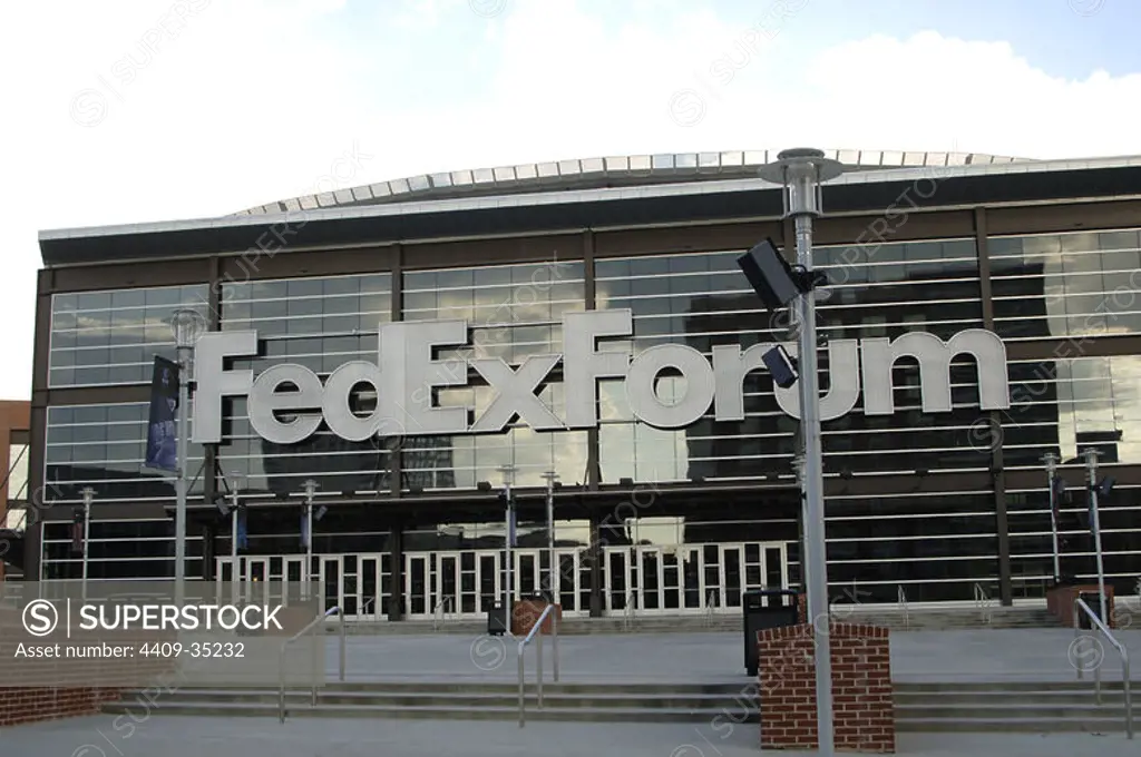 Memphis. Arena FedExforum. Home of the Memphis Grizzlies of the NBA. Opened in 2004. Architect: Ellerbe Becket and Looney Ricks Kiss. Outside. State of Tennessee. USA.