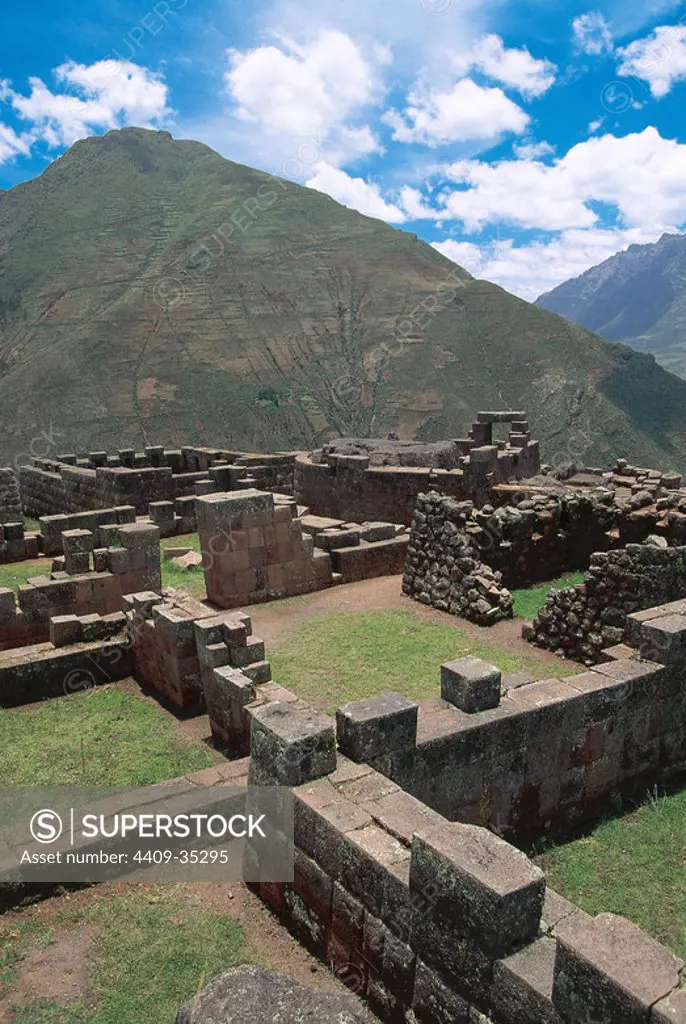 ARTE PRECOLOMBINO. INCA. PERU. PISAC. Vista de las ruinas del INTIWATANA, sector principal de la ciudad, dedicado a la adoración de los dioses y a la observación astronómica. Valle Sagrado de los Incas.