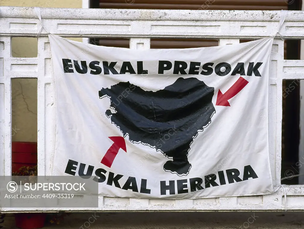 Spain. Basque Country. Banner. Approach claim Eta prisoners of the Basque country.