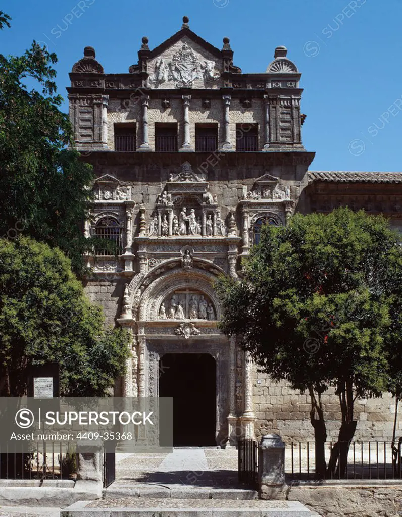 CASTILLA-LA MANCHA. TOLEDO. Vista del HOSPITAL DE SANTA CRUZ. Fundado por el cardenal Pedro GONZALEZ DE MENDOZA, fue construido entre 1504 y 1514 según proyecto de Enrique EGAS. Sede del MUSEO DE SANTA CRUZ. España.
