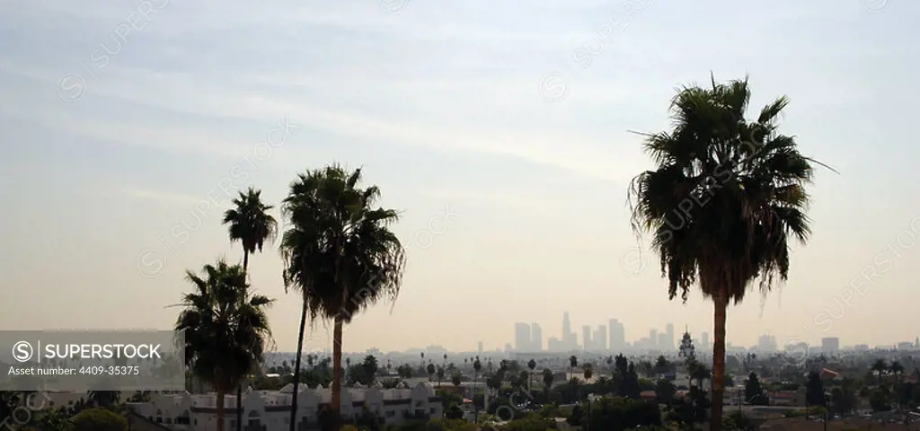 Panorámica del centros de la ciudad, al ATARDECER, desde Hollywood. Los Angeles. Estado de California. Estados Unidos.