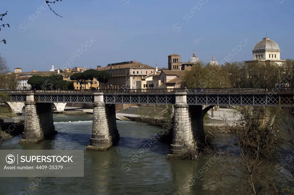 Italy. Rome. Palatine Bridge over the Tiber river. Built by Angelo Vescovali (1826-1895) between 1886-1890.