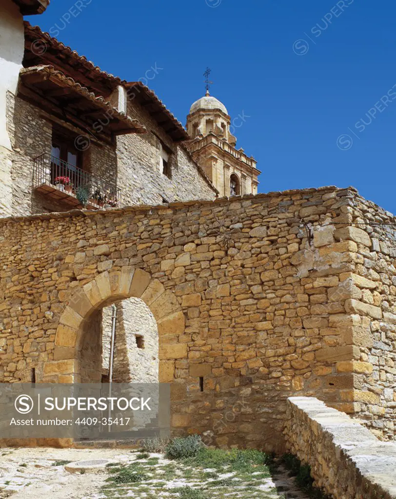Spain. Aragon. Mirambel. Fountain Gate, one of the ancient entrances to the town.