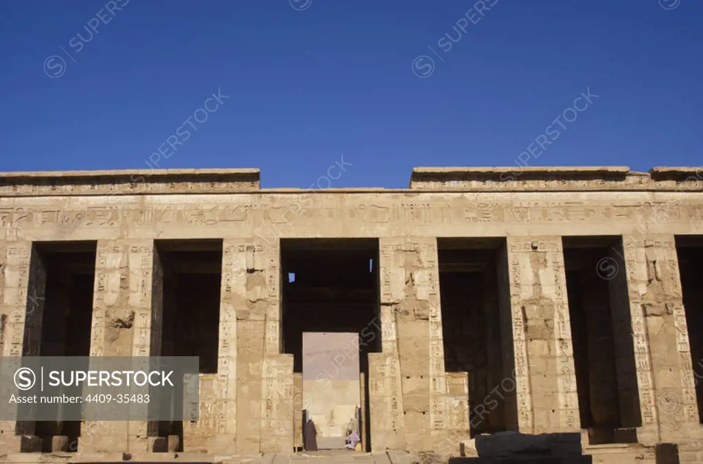 Temple of Ramses III. Courtyard. New Kingdom. (1550-1069 b.C). Twentieth dynasty. Thebes. Medinet-Habou. Egypt.