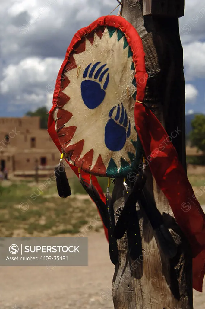 Artesanía. PUEBLO DE TAOS (Patrimonio de la Humanidad). Habitado por indios Tiwa, de la tribu Pueblo. Estado de Nuevo México. Estados Unidos.