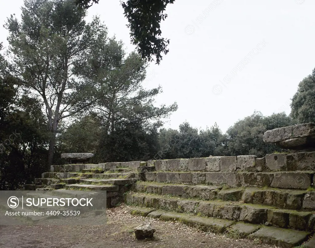 Pompeii. Triangular Forum. Doric Temple ruins. 6th century BC. Base and stands.