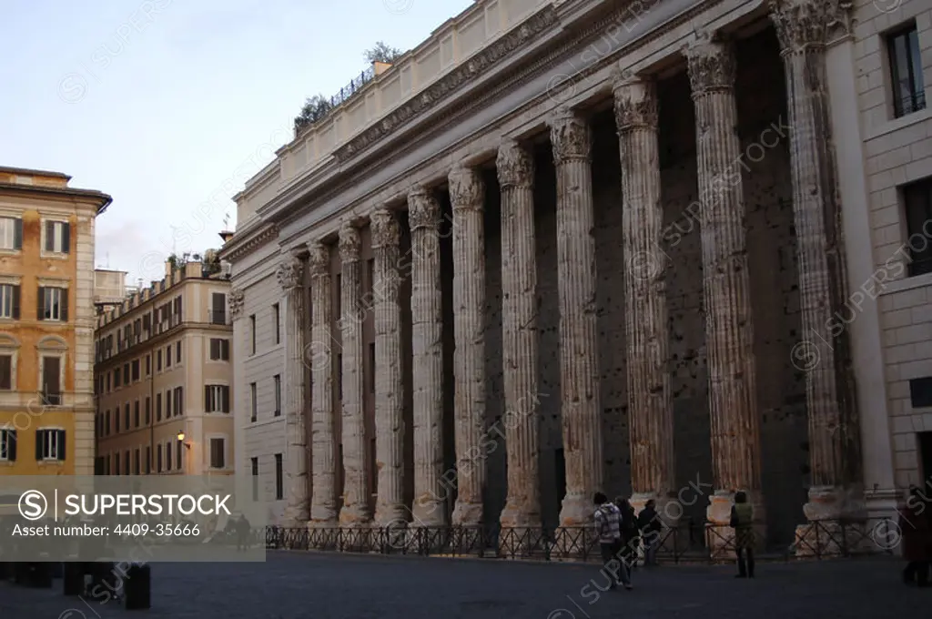 Italy. Rome. Temple of Hadrian or Hadrianeum. Built by Antoninus Pius in 145. Incorporated into a later building. Colonnade with Corinthian columns. Piazza di Pietra (Piazza of Stone).