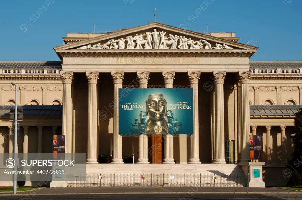 MUSEUM OF FINE ARTS (Sze´pmuve´szeti). Facade of the neoclassical building located in the Heroes' Square. Budapest. Hungary.