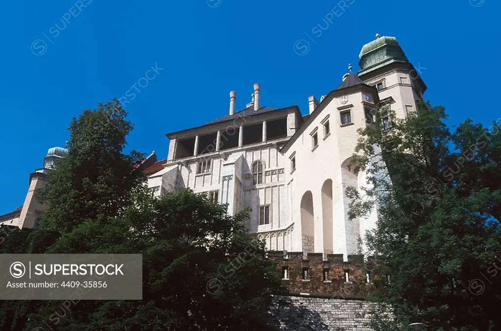 POLAND. Krakow. Castle Wawel. Built in XV century by order of Casimir III the Great and reconstructed by Sigismund the Elder between 1502 and 1536 after its destruction in 1499 by a fire. Outside view.