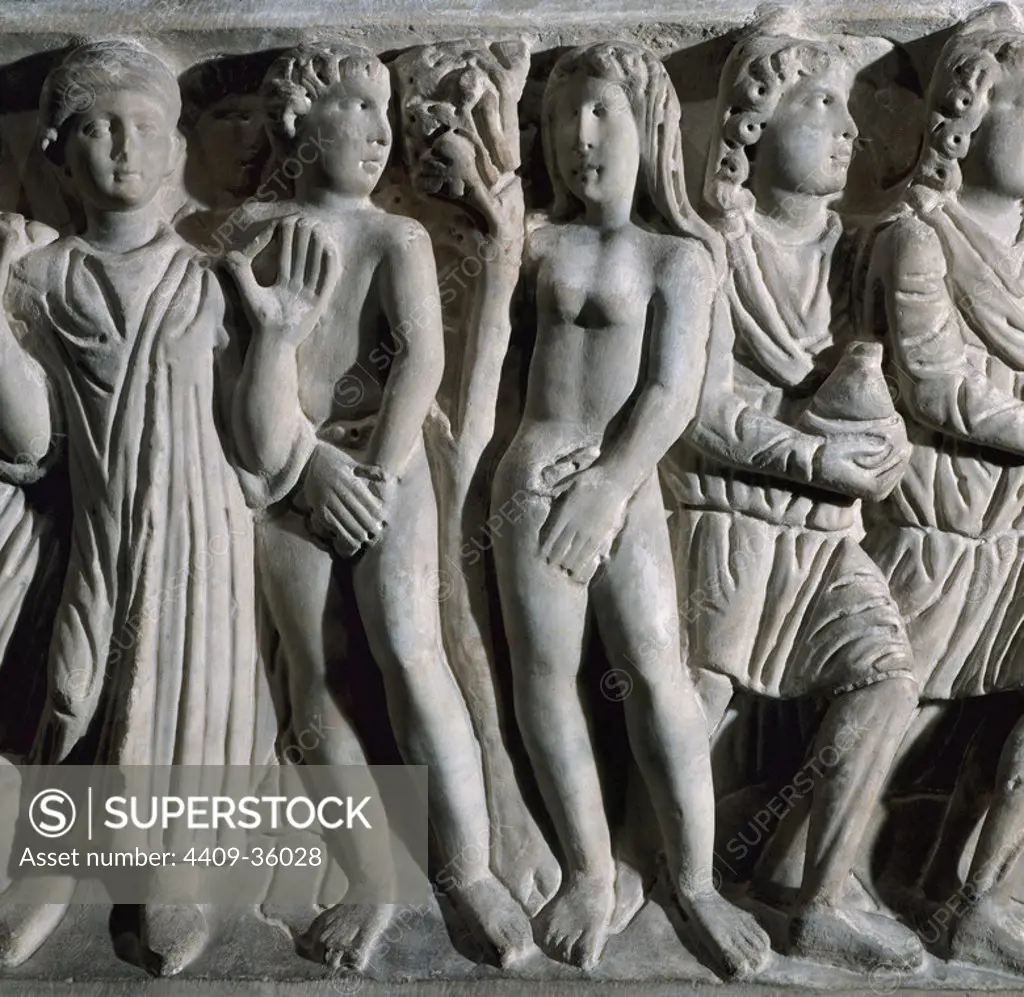 Early Christian art. Adam and Eve separated by the tree of Konwledge. Front Detail of early Christian sarcophagus. White marble carving of the Constantinian era. It comes from Santo Domingo el Real, Toledo. Dated from IV century. Mares Museum. Barcelona. Catalonia. Spain.