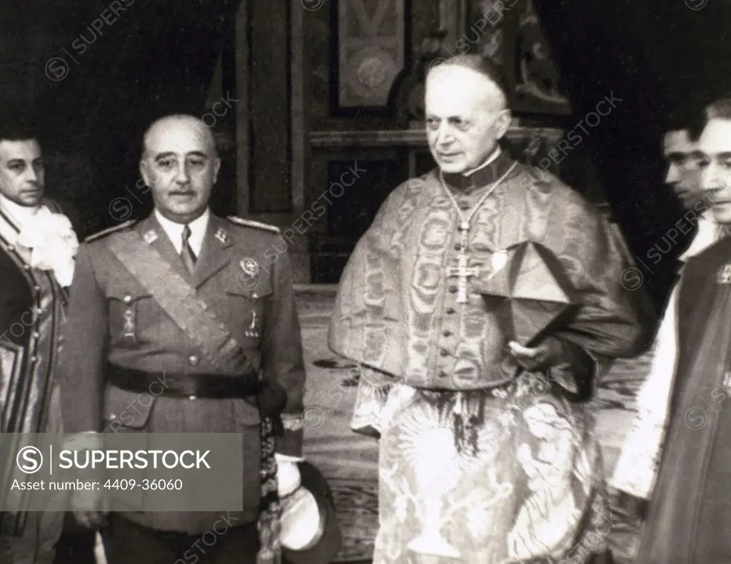 XXXV International Eucharistic Congress. Barcelona, __1952. Franco returns the visit to Cardinal Legado.