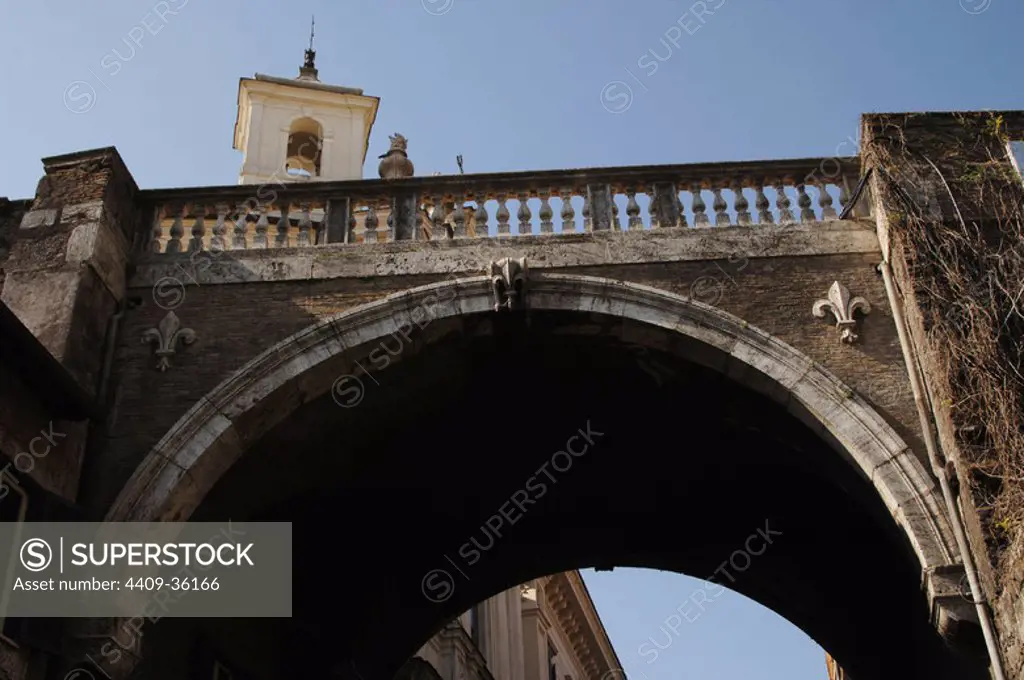 Italy. Rome. Farnese Arch in Via Giulia, designed by Michelangelo (1475-1564) to link the Farnese Palace with other palaces as wanted the Pope Paul III. It was built in 1603, long after the artist's death. Sculpted, a fleur-de-lis, symbol on the Farnese family coat of arms.