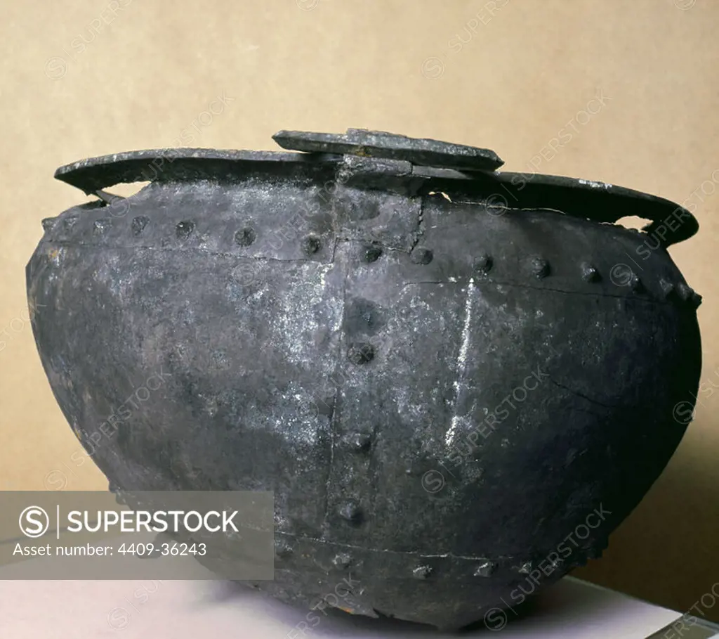 Prehistoric art. Bronze age. Copper Cauldron. Mine from Cabarceno. Reginal Museum of Prehistory and Archaeology. Santander. Cantabria.