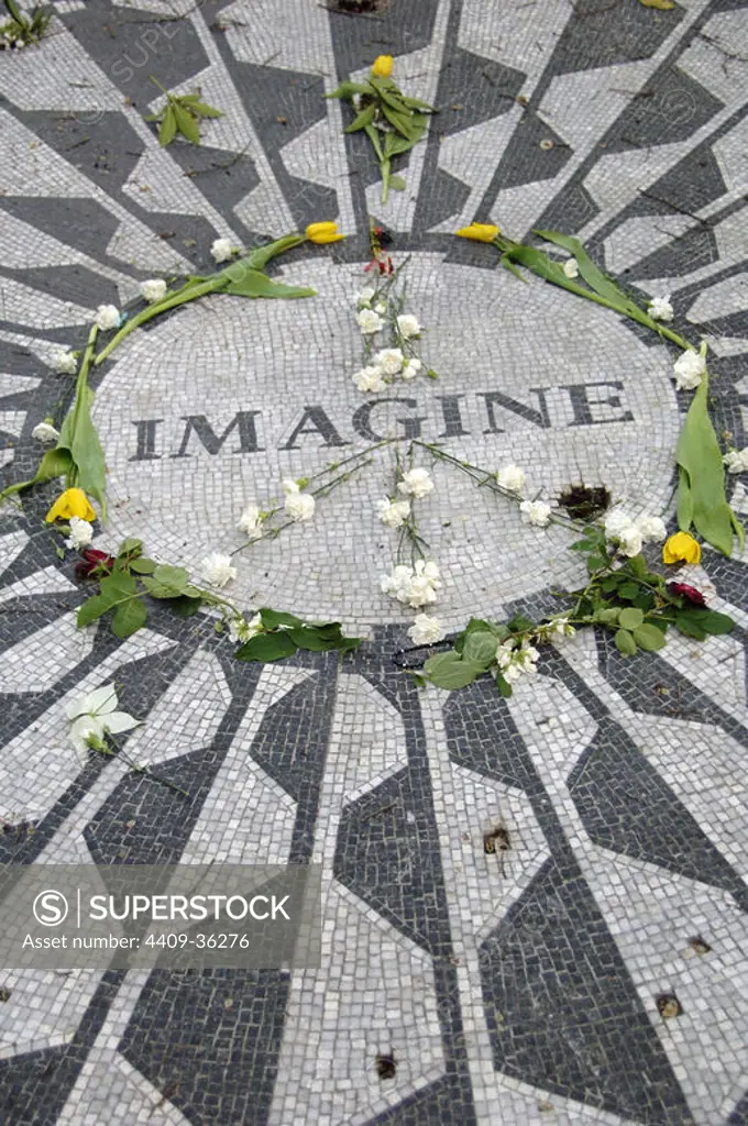 United States. New York. Central Park. Strawberry Fields, dedicated to the memory of the musician John Lennon. Memorial mosaic. Imagine. Detail.