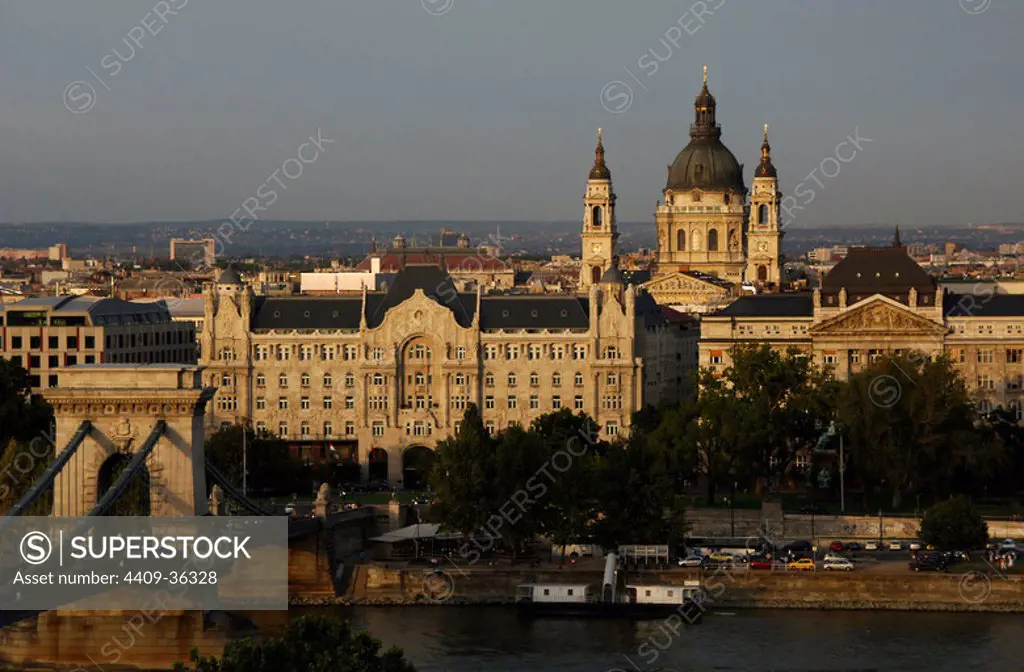 HUNGARY. BUDAPEST. View of Chain Bridge over the River Danube, the Gresham Hotel and St. Stephen's Basilica.