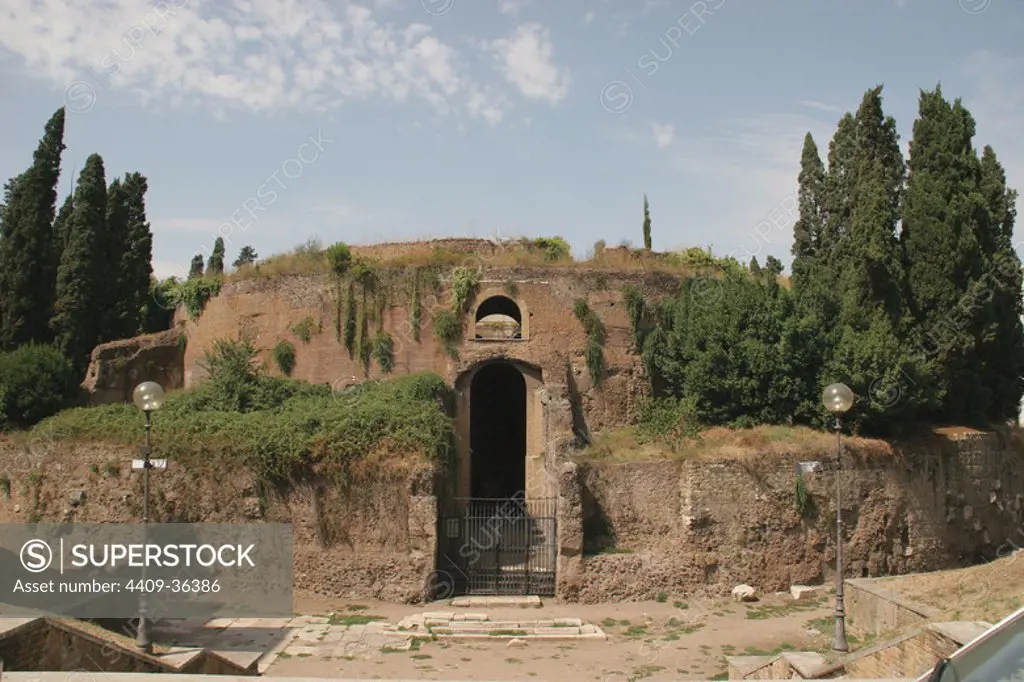 Roman Art. The Mausoleum of Augustus. Tomb built by Roman Emperor Augustus in 28 BC on The Campus Martius. Rome. Itay. Europe.
