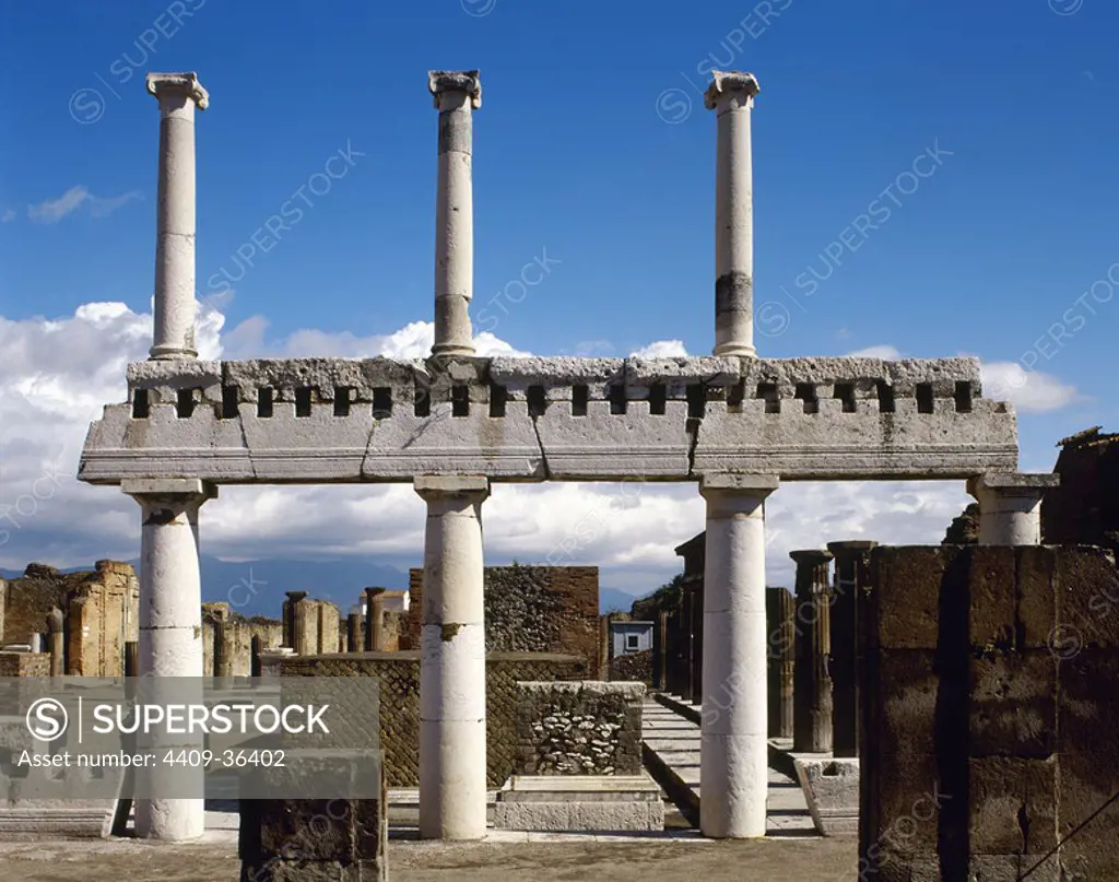 Roman art. Pompeii. Forum with overlapping columns of two orders, Doric and Ionic. Italy.