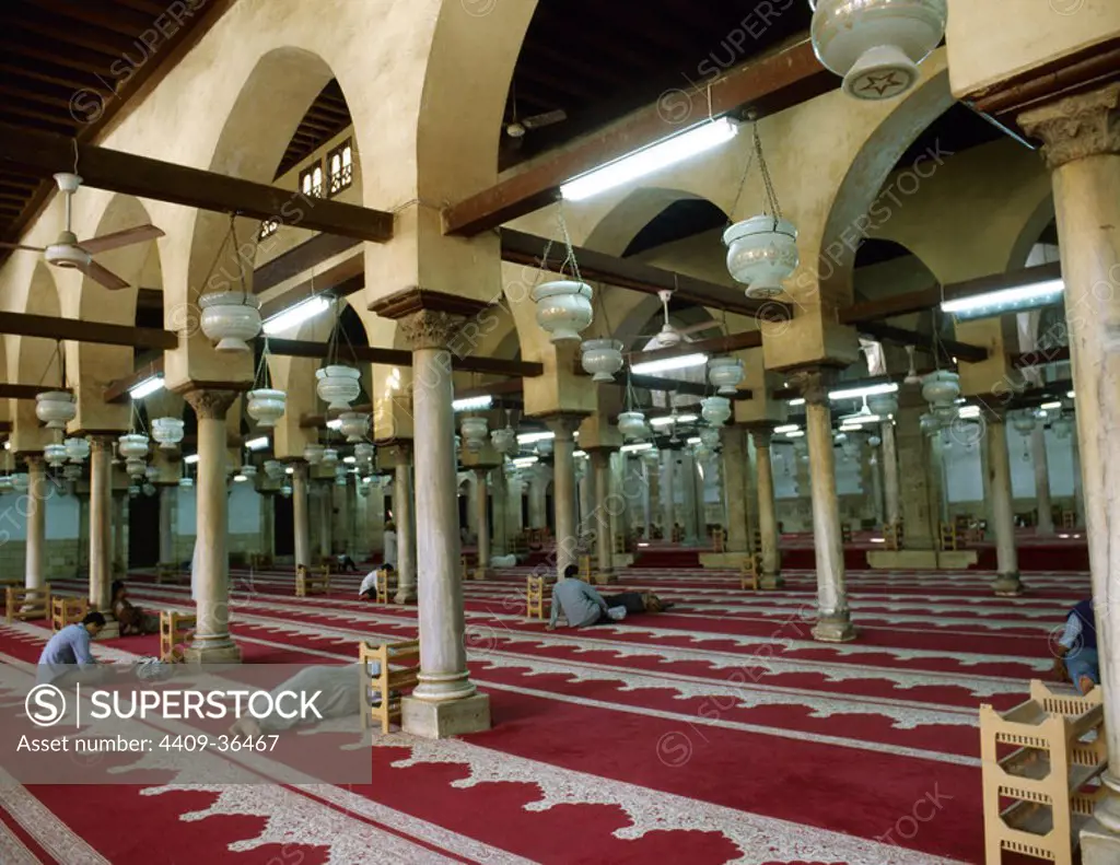 MEZQUITA DE EL-AZHAR o 'Mezquita Espléndida' (año 970). Interior. S. X. El Cairo. Egipto.