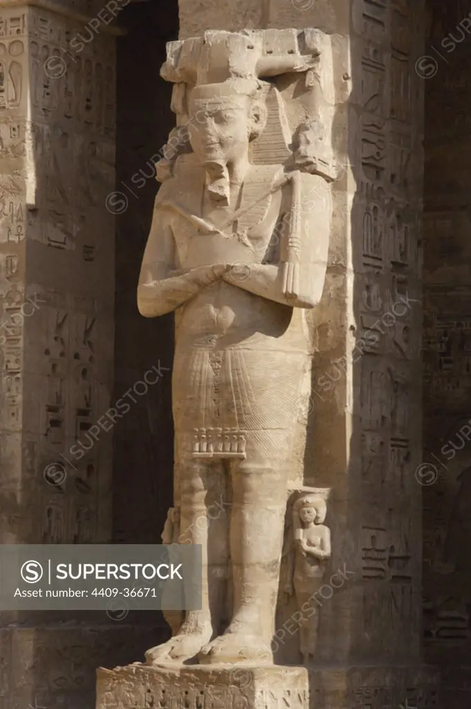 Temple of Ramses III. Great colossal statues of Ramses III deified as Osiris, attached to pillars. New Kingdom. (1550-1069 b.C). Twentieth dynasty. Thebes. Medinet-Habou. Egypt..