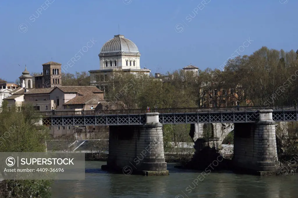 Italy. Rome. Palatine Bridge over the Tiber river. Built by Angelo Vescovali (1826-1895) between 1886-1890.
