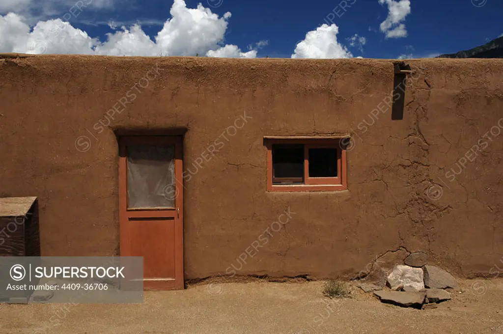 United States. Taos Pueblo. Inhabited by Tiwa Indians of the Pueblo tribe. UNESCO World Heritage Site. Adobe building. State of New Mexico.