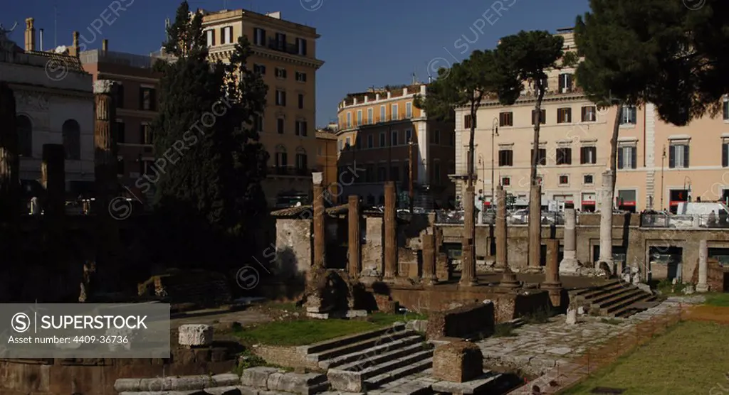 Italy. Rome. Sacred area of Largo di Torre Argentina. Temple A devoted to Jutuna. Built by Gaius Lutatius Catulus. 3rd century BC. First, the Temple B. 2nd century BC. Built by Quintus Lutatius Catulus (149-87 BC).
