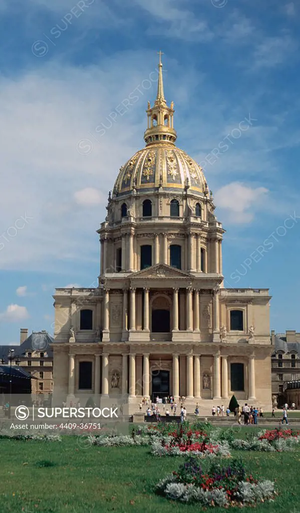ARTE BARROCO. FRANCIA. HARDOUIN-MANSART, Jules (París,1646-Marly-le-Roi, 1708). Arquitecto francés. IGLESIA DE SAINT-LOUIS-DES INVALIDES. Templo erigido entre los siglos XVII y XVIII. PARIS.