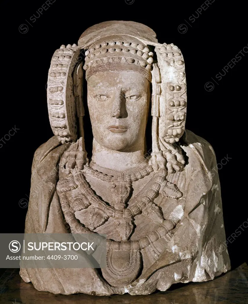 Woman from Elche. Iberian sculpture. 4th century B.C.. Discovered in 1897. Madrid, National museum of archeology. Location: MUSEO ARQUEOLOGICO NACIONAL-COLECCION. MADRID.