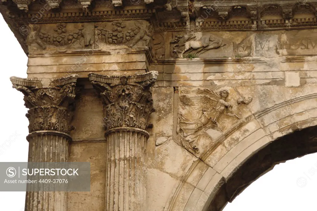 Triumphal Arch of the Sergii or Golden Gate, built between 29 and 27 BC. Corinthian style with Hellenistic and Asia Minor influence. Pula. Istrian Peninsula. Croatia.