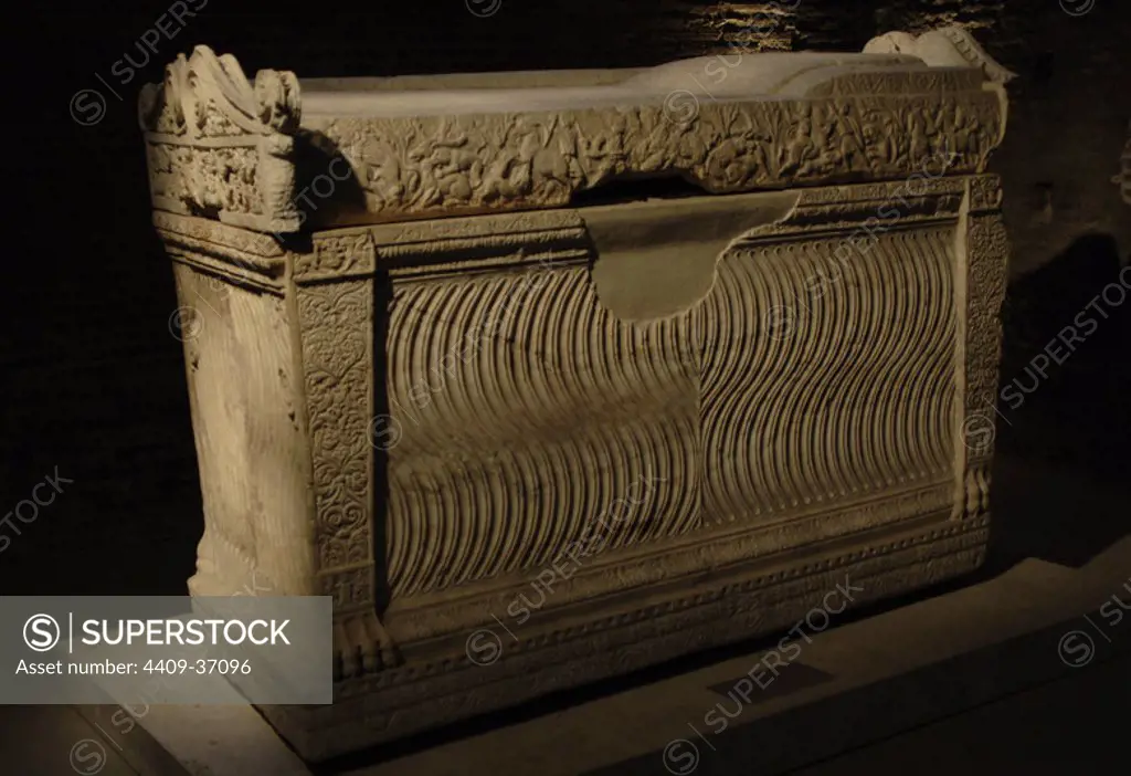 Roman sarcophagus strigilato. Marble. First half 3nd century AD. From via Appia. National Roman Museum (Baths of Diocletian). Rome, Italy.