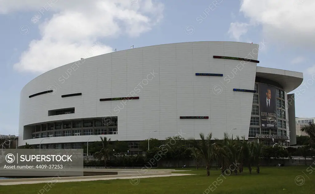 AMERICAN AIRLINES ARENA. PABELLON DE DEPORTES inaugurado en 1999. Vista general del exterior. MIAMI. Estado de Florida. Estados Unidos.