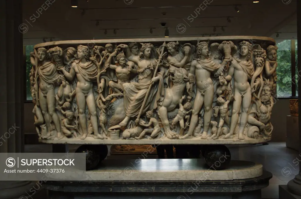 Roman Art. Marble sarcophagus with the Triumph of Dionysos and the Seasons. Ca. 260-270. Late Imperial, Gallienic. Probably comes from Rome. Metropolitan Museum of Art. New York. United States.