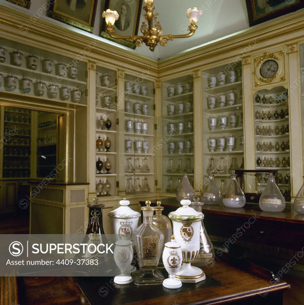 NEW PHARMACY OF CARLOS IV. Detail of some of the equipment used, made with materials such as Cristal from "La Granja" or porcelain from "El Buen Retiro". MADRID ROYAL PALACE. Spain.