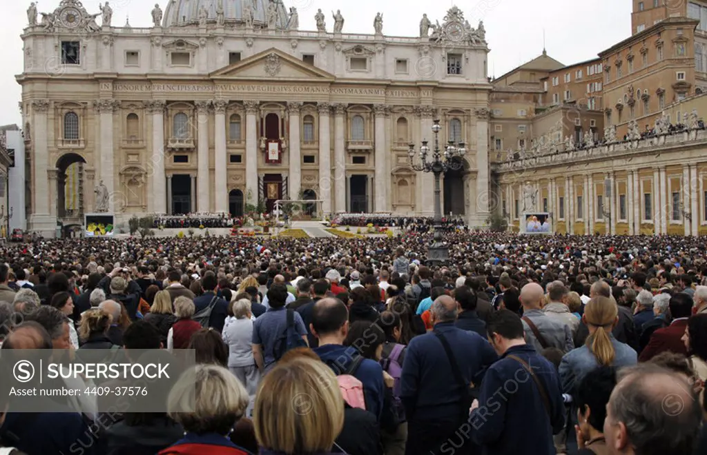 Mass of Pope Benedict XVI in Holy Week. Saint Peter's Square. Vatican City.