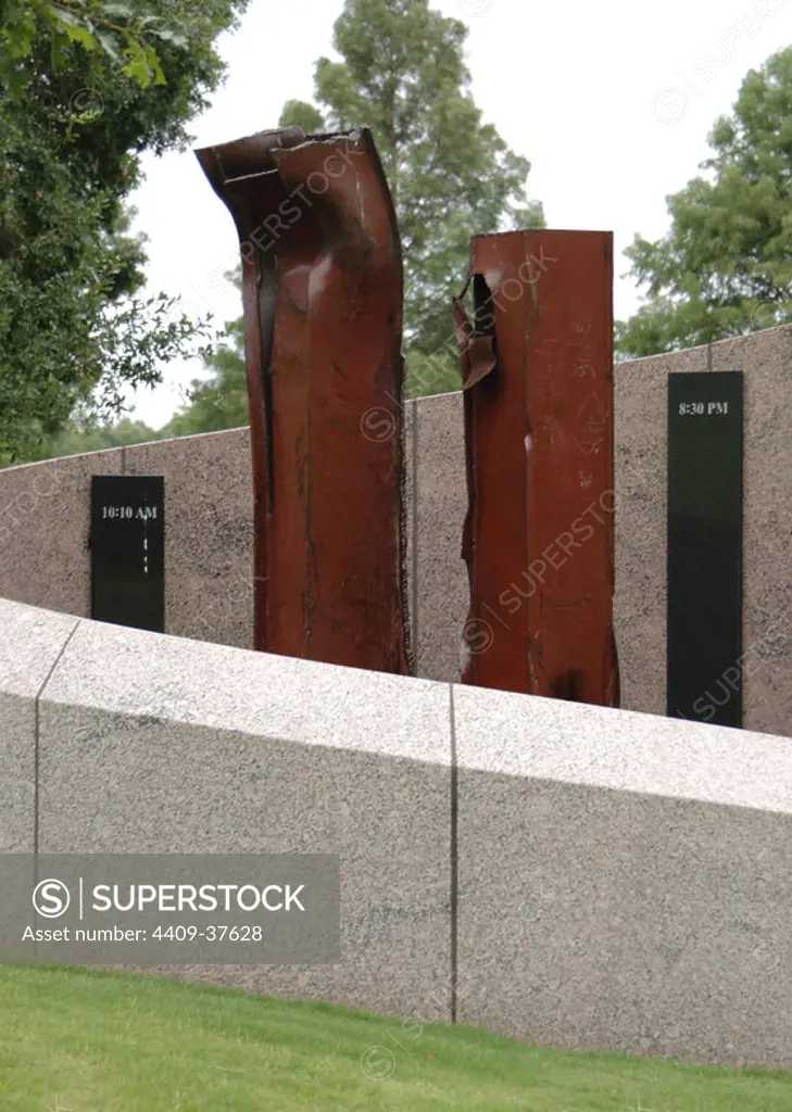 The September 11th memorial. 2003. Monument dedicated to all Texans who died during the terrorist attacks. Designed by OÕConnell, Robertson and Associates of Austin. With two steel columns from Ground Zero. Texas State Cemetery. Austin. United States.