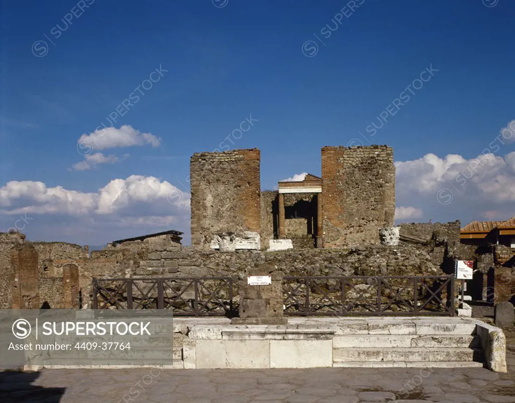 Pompeii. Ancient roman city. Temple of Fortuna Augusta. Financed by Marcus Tullius (1st century BC). Campania. Italy.