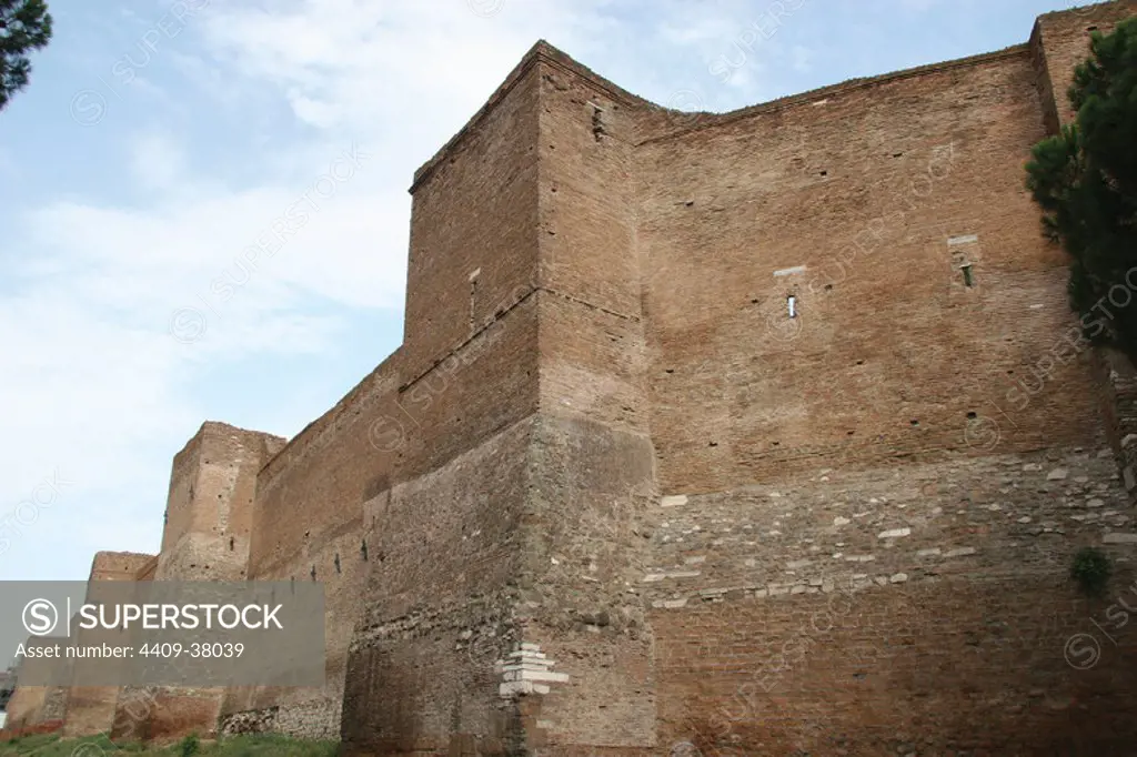 Roman Art. Aurelian Walls (Mura Aureliane). Is a line of city walls built between 271 ang 275 in Rome, during the reign of the roman emperor Aurelian. Detail of the Aurelian Walls. Rome. Italy. Europe.