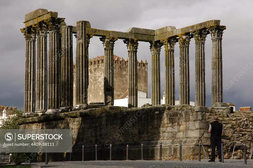 Portugal. Roman Temple of Evora. It was built in the 1st century AD and modified during the 2nd and 3rd centuries. View of the colonnade. Architrave, frieze and Corinthian capitals.