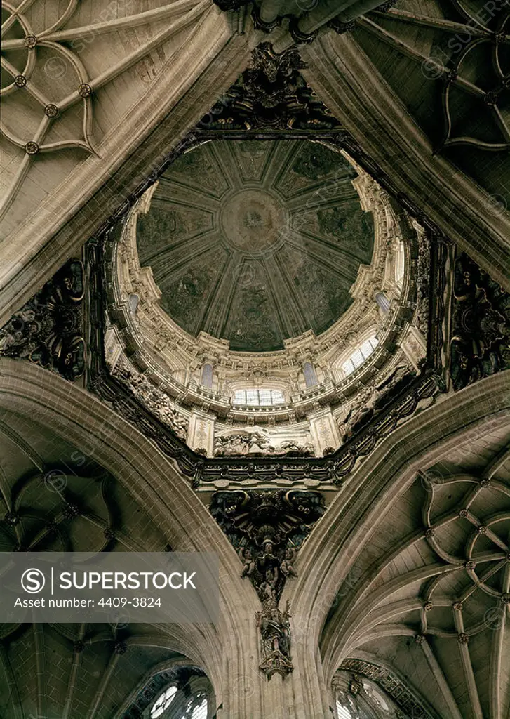 Dome of the transept. Reliefs of the ring of Martinez de la Fuente. Salamanca, Old Cathedral (Vieja catedral). Author: JOAQUIN DE CHURRIGUERA (1674-1724). Location: CATEDRAL NUEVA. SALAMANCA. SPAIN.