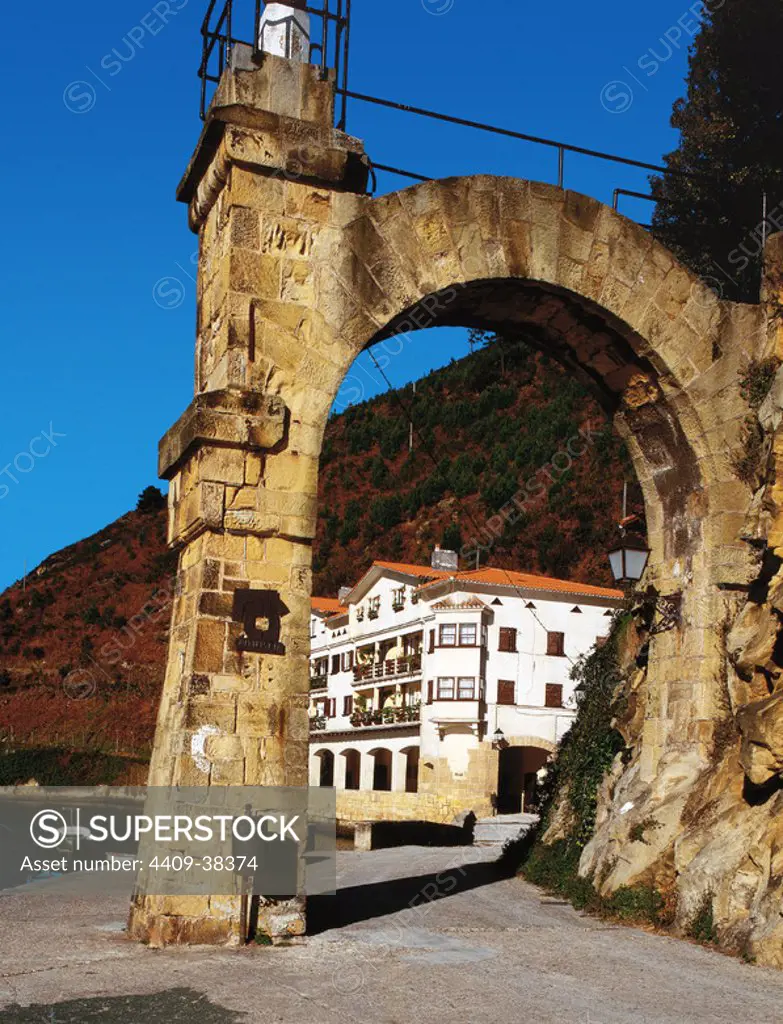 Spain. Basque Country. Pasaia. Gate of the old wall.