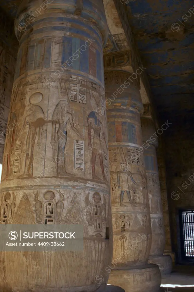 Temple of Ramses III. Columns decorated with polychromed reliefs. New Kingdom. (1550-1069 b.C). Twentieth dynasty. Thebes. Medinet-Habou. Egypt.