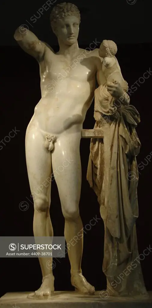 Greek Art. Second Classicism. 4th century. Greece. Hermes and the infant Dionysus. Sculpture by Praxiteles (390-335 BC) between 340-330 BC. Marble of Paros. Discovered during the excavations of the temple of Hera in 1877 at Olympia. Archaeological Museum of Olympia. Greece.