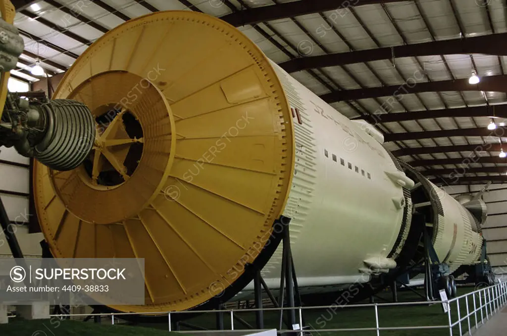 COHETE "SATURNO V". SEGUNDA ETAPA. Diseñado para el transporte de astronautas a la luna en las misiones Apollo de los años 60's y 70's. Centro Espacial de la NASA Lyndon B. Johnson. HOUSTON. Estado de Texas. Estados Unidos.