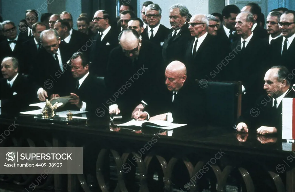 Treaty of Warsaw (December 7, 1970). Between Federal Republic of Germany an People's Republic of Poland. German Chancellor Billy Brandt and Polish Prime Minister Jozef Cyrankiewicz signing the Treaty at the Presidential Palace. Warsaw. Poland.