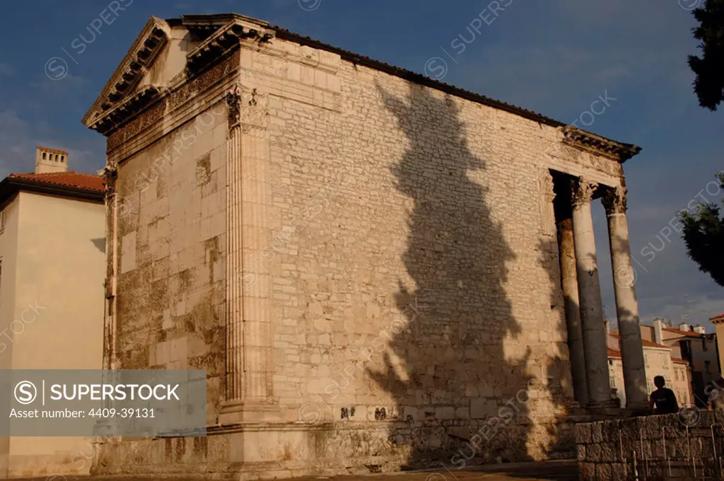 Temple of Augustus, dedicated to the goddess Roma and the emperor Augustus. It was built between the year 2 B.C. and 14 A.D. After being completely destroyed during World War II, was rebuilt between 1945 and 1947. PULA. Istrian Peninsula. Croatia.