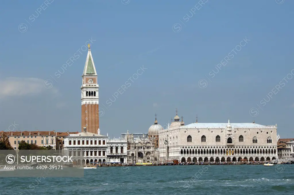 ITALY. VENICE. Partial view of the city with the campanile of St. Mark (XIII century) and the Ducal Palace of the Doges (XIV-XV century).